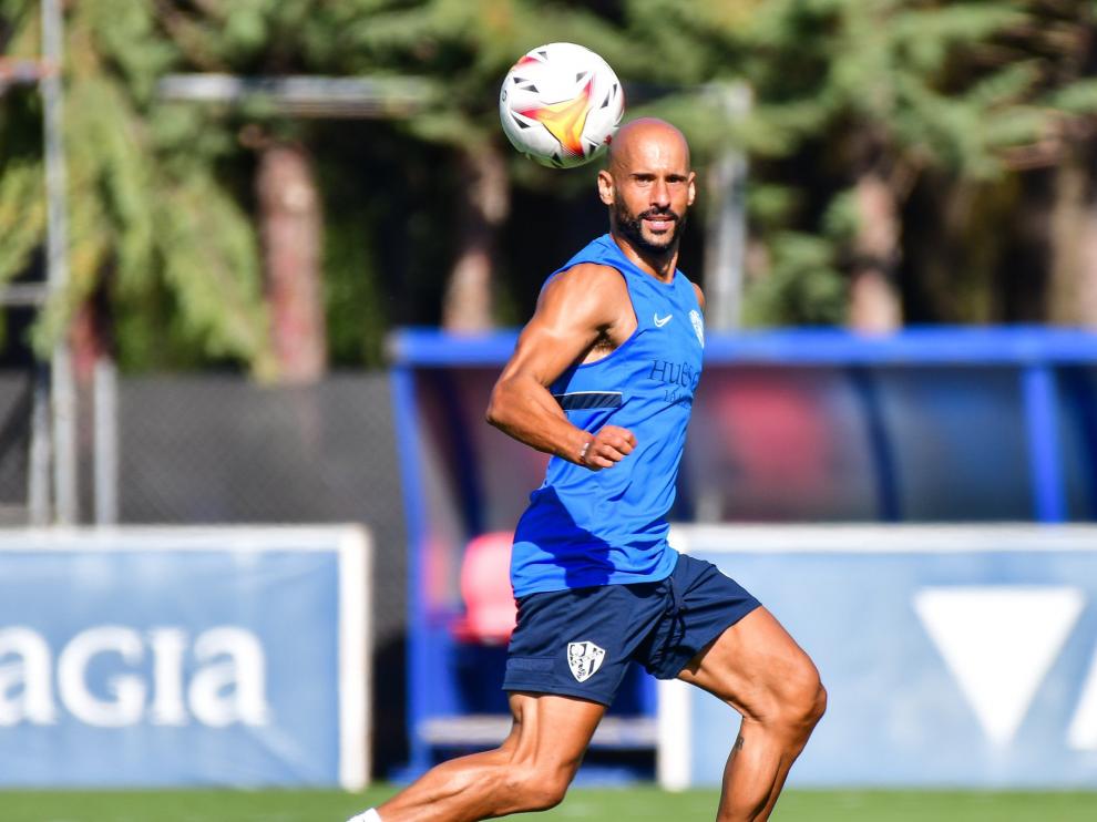 Mikel Rico, durante un entrenamiento del Huesca.