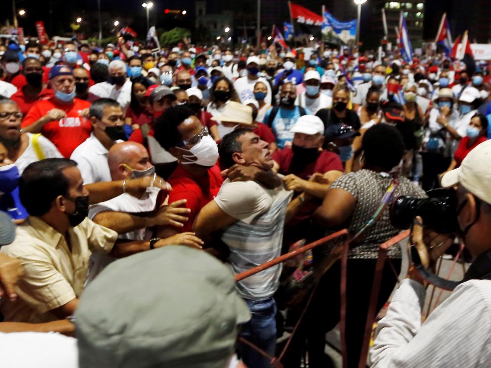 Miles de personas se concentra en La Habana en un acto de apoyo a la Revolución organizado por el Gobierno cubano.