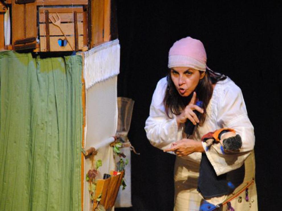Imagen de Trapusteros Teatro representando la obra ‘Marieta y el Buey Bumbá’