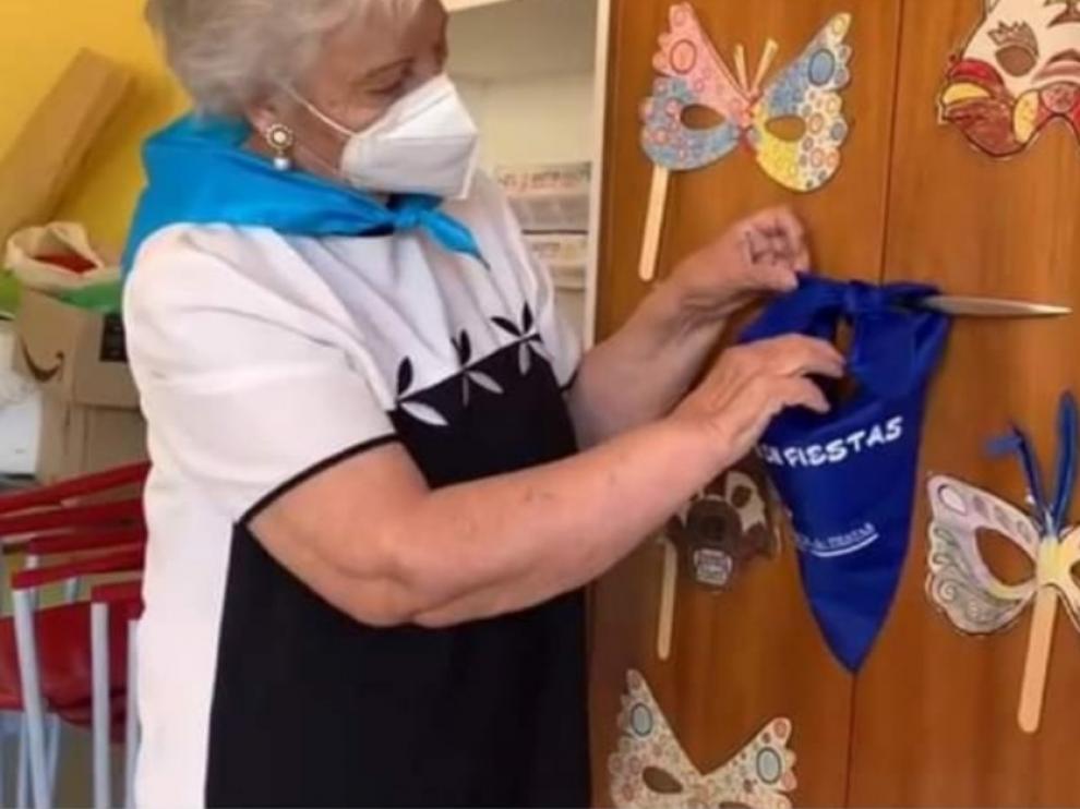 El Hogar de Personas Mayores, IASS, de Sabiñánigo decora el centro con motivo de las no fiestas de Santiago.
