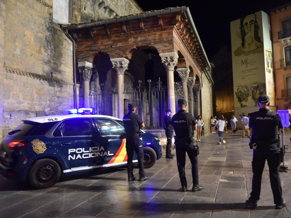 Imagen del dispositivo policial en Jaca