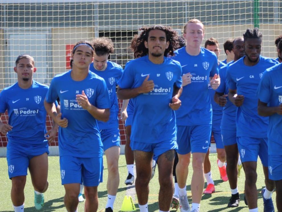 Los veintidós jugadores que estarán hasta el 31 de julio en Huesca iniciaron los entrenamientos el domingo pasado.