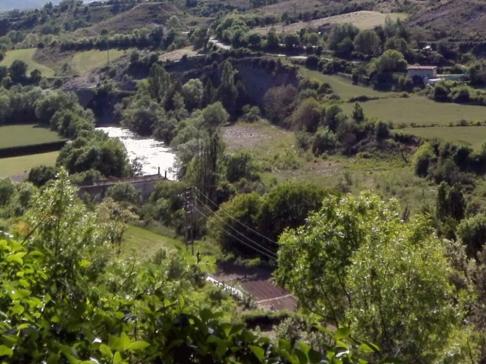 El objetivo del taller es acondicionar construcciones de muros de piedra seca, caminos y sendas públicas de los municipios de la Jacetania.