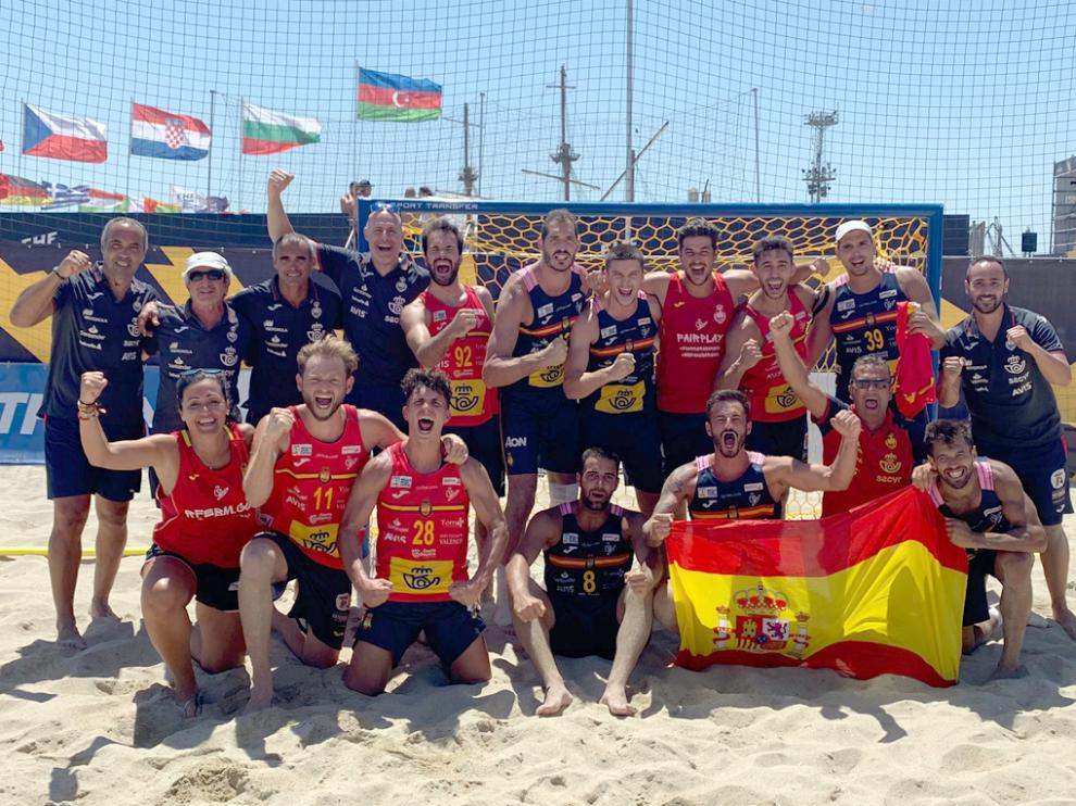 Equipo español que consiguió el cuarto puesto, con Sergio Pérez y Domingo Luis.