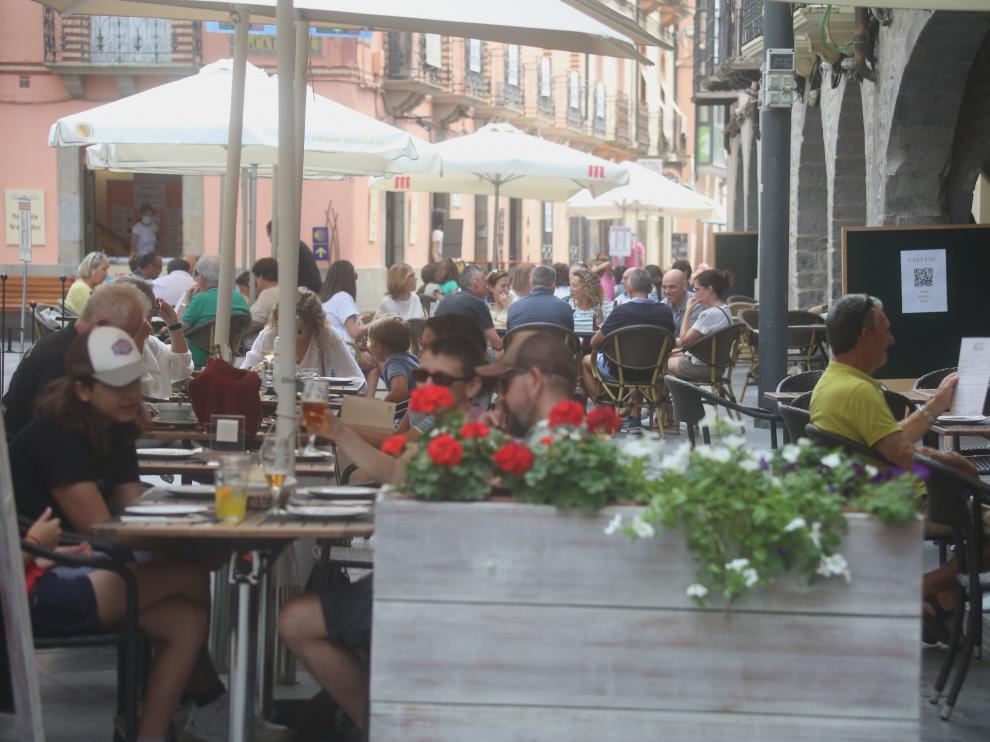 Terrazas y ambiente en la capital jacetana