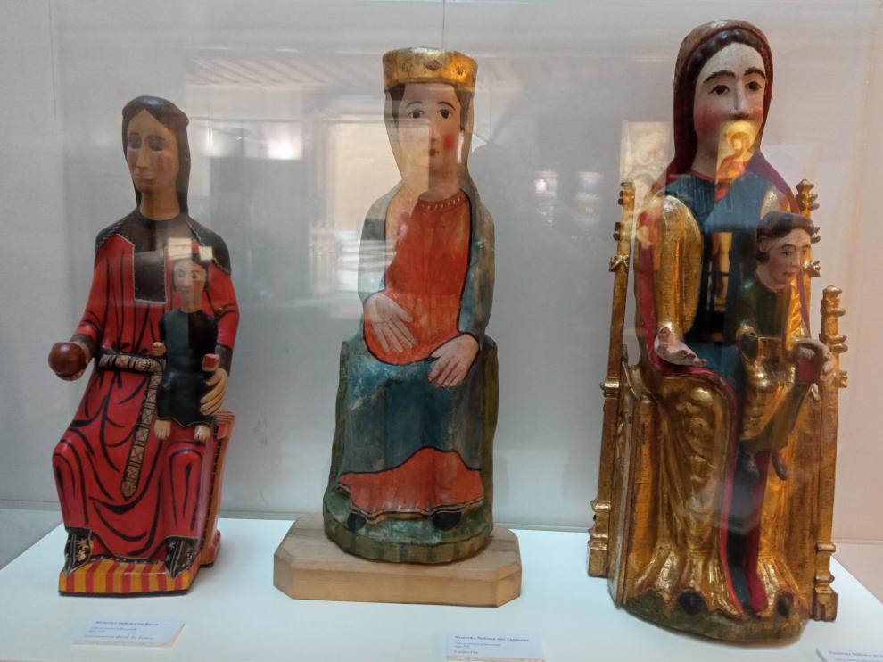 Tallas románicas de la virgen de Chiriveta, Bruis y Linares.