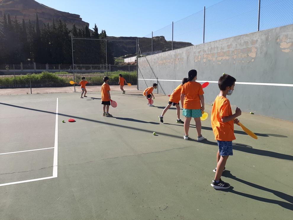 Niños disfrutan de la XX Campus Deporte y Diversión en Monzón
