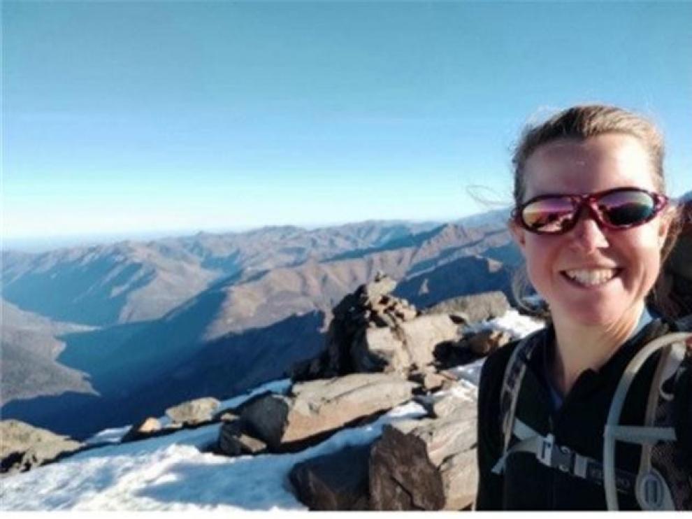 Esther Dingley, durante una de sus travesías por la montaña
