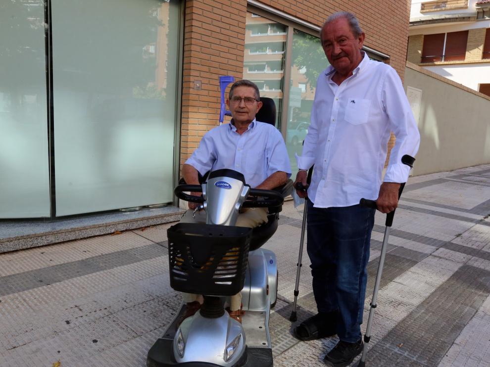 Emeterio Giménez y Fernando Oliván, miembros de la Asociación Artritis Oscense (ARO).