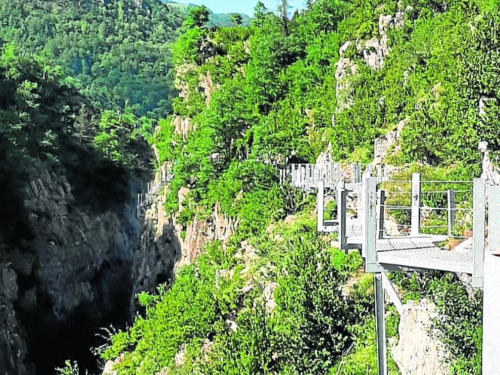 Las pasarelas de Panticosa y el río Caldarés