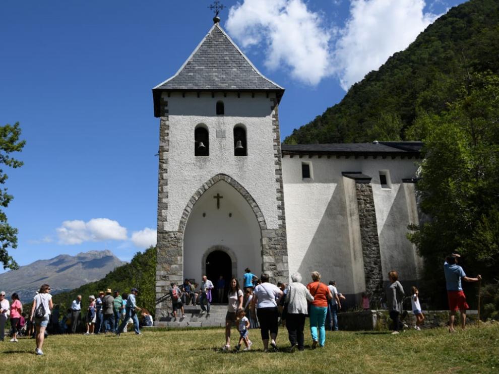 Algunas de las 239 rogativas estudiadas que se celebraron el Aragón se hicieron en pequeños santuarios como la ermita de Santa Elena (Biescas)