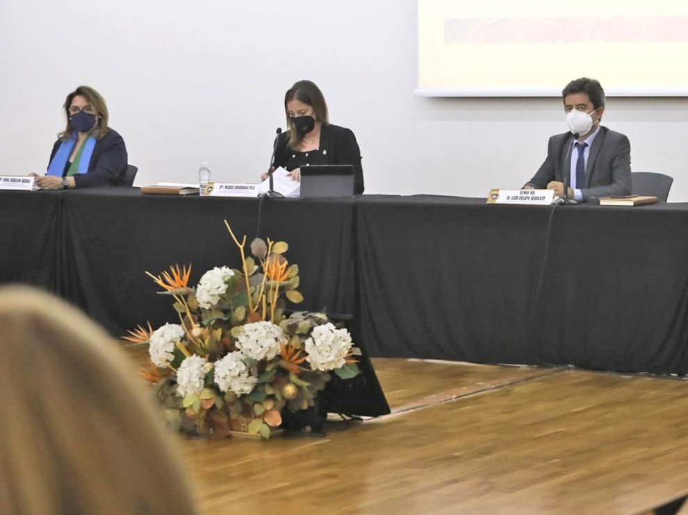 Serrano, a la izquierda, en uno de los últimos plenos del Ayuntamiento