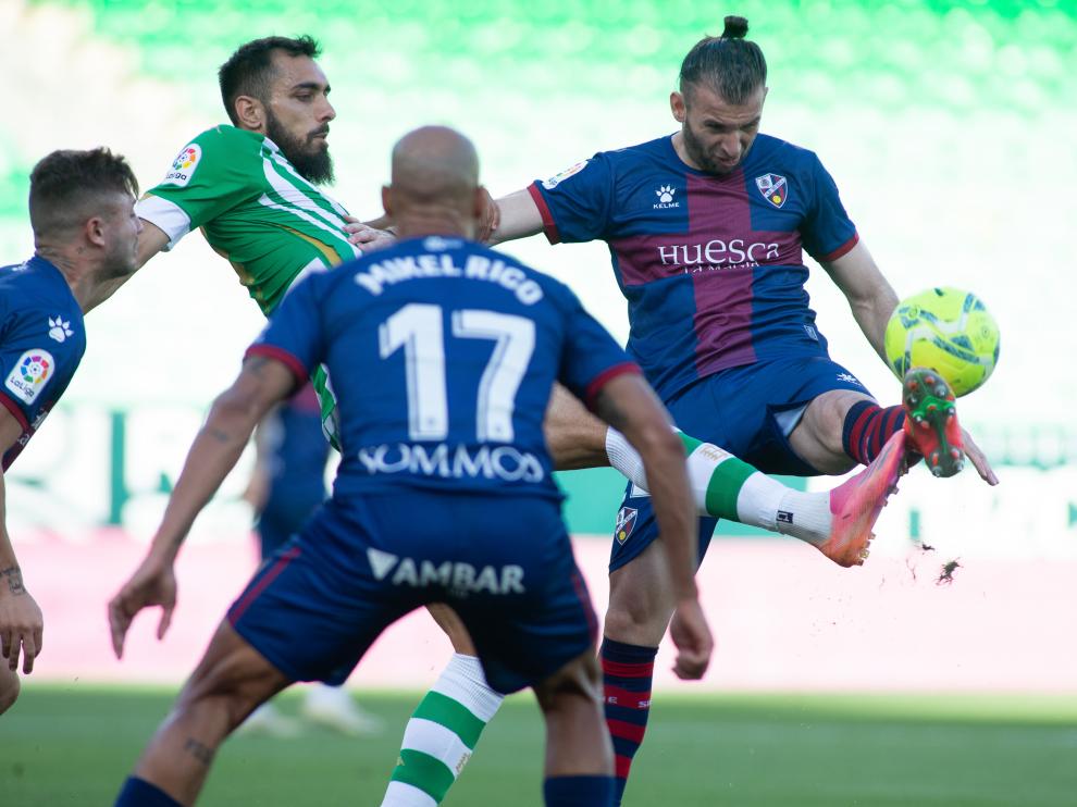 El central Gastón Silva, en el partido ante el Real Betis