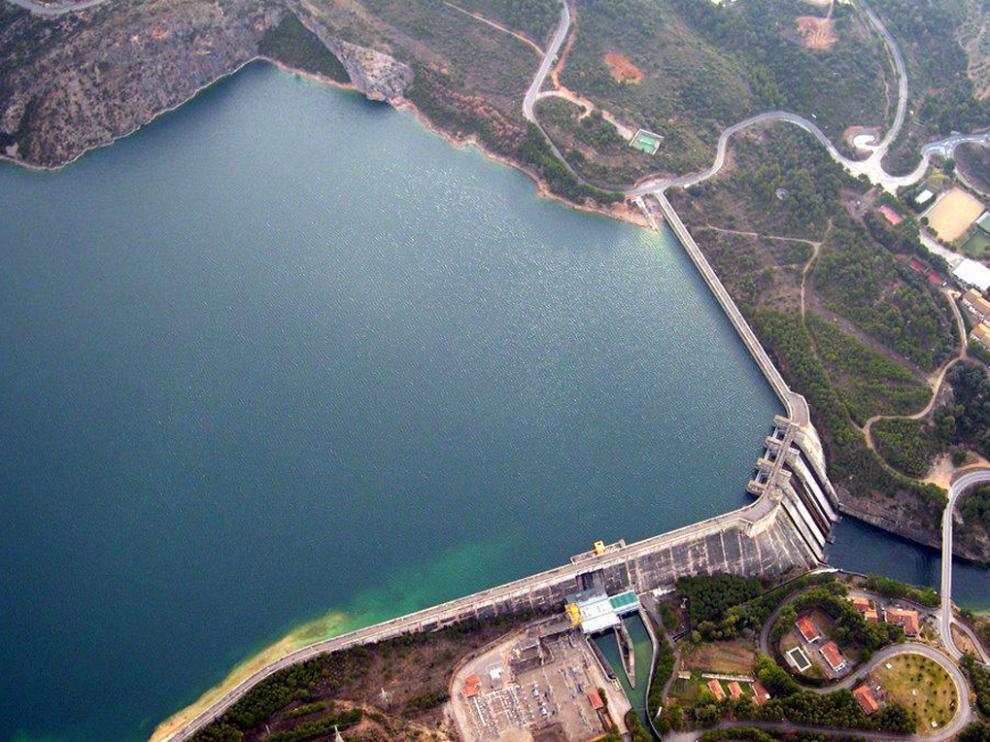 Vista aérea de la presa del embalse de El Grado
