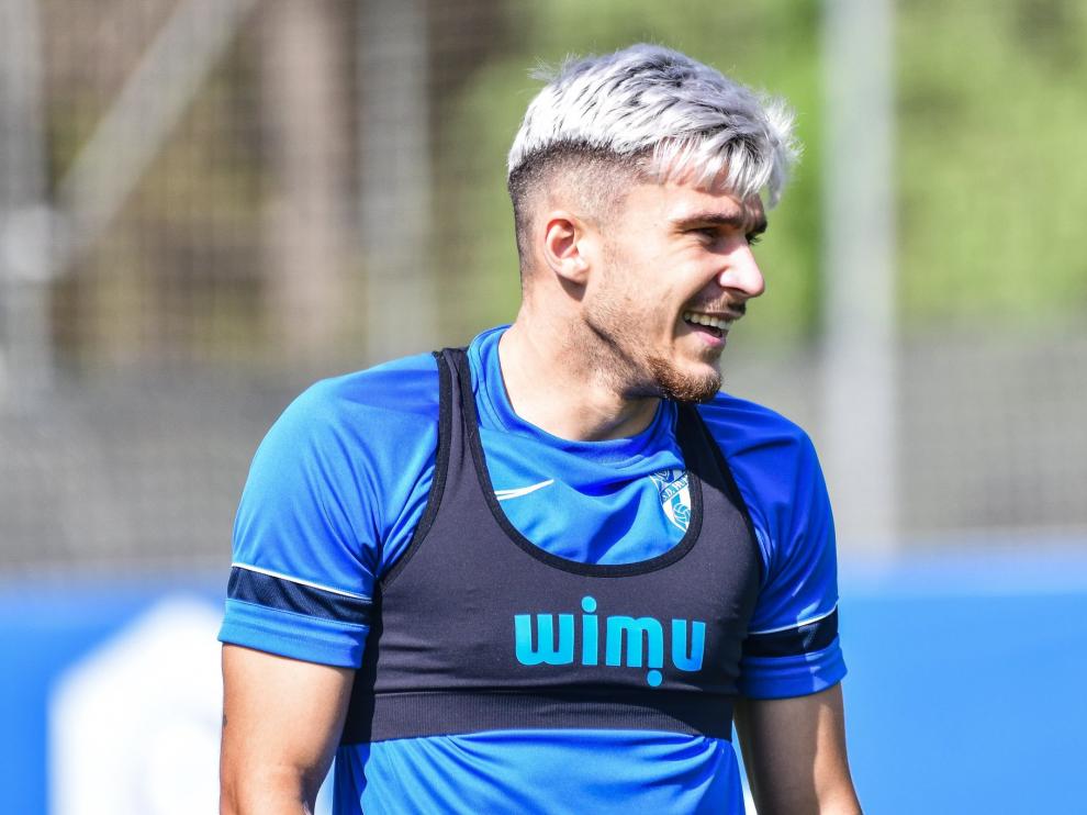 Andrei Rațiu (Rumanía, 1998), en el entrenamiento de la S.D. Huesca en el IES Pirámides.