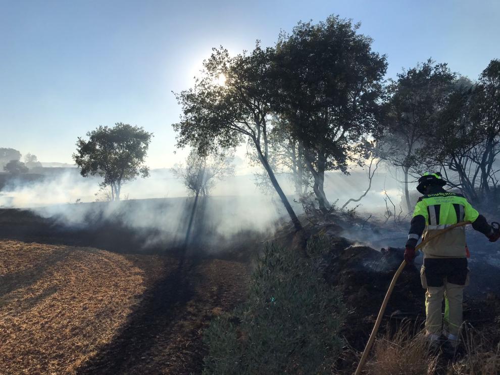 Efectivos del Speis, durante las labores de extinción del incendio en Caladrones.