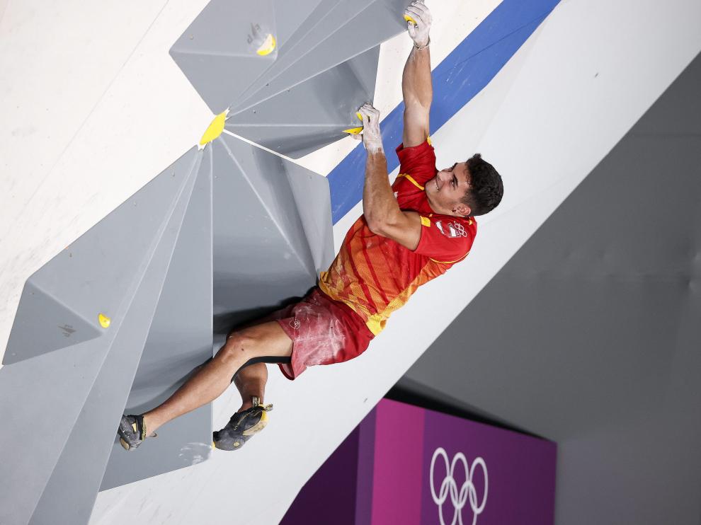 Alberto Ginés supo combinar velocidad y sangre fría para encaramarse hasta el oro en Tokio.