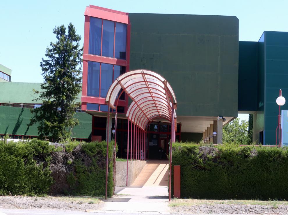 Fachada de la Residencia Ciudad de Huesca, uno de los 17 centros altoaragoneses con brote abierto.
foto pablo segura
5 -8 - 21