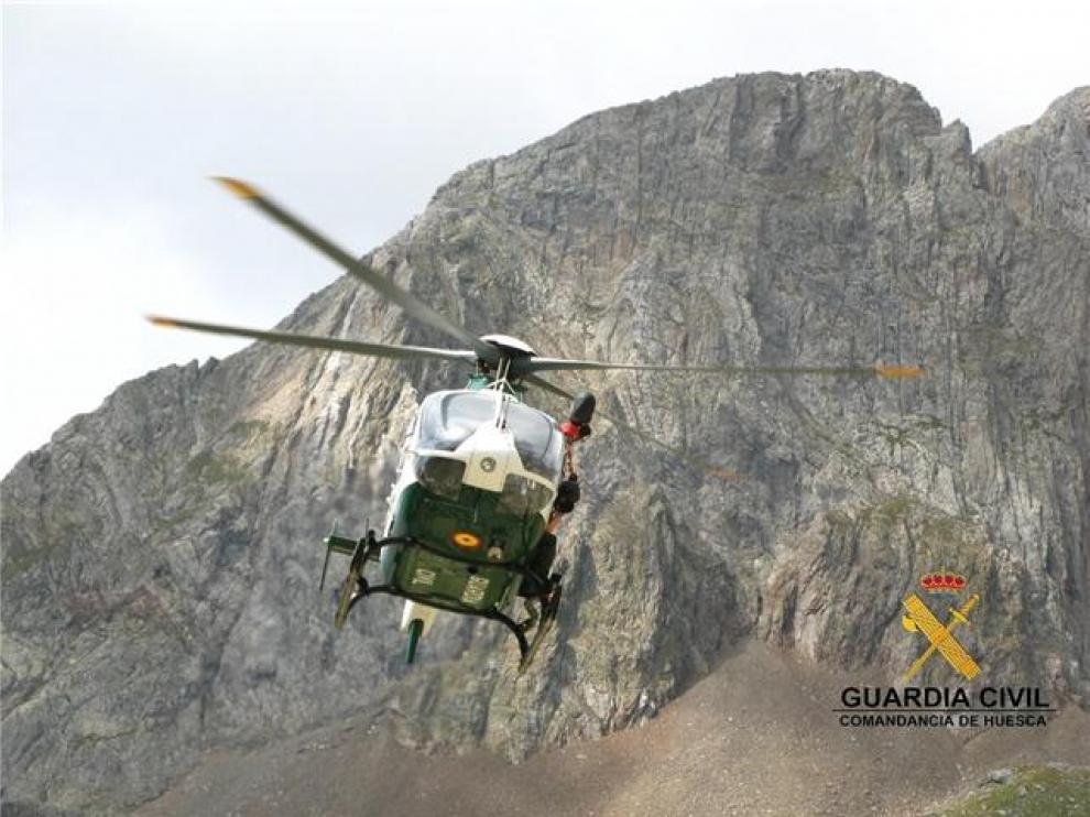 Helicóptero de la Guardia Civil en un rescate en la provincia.