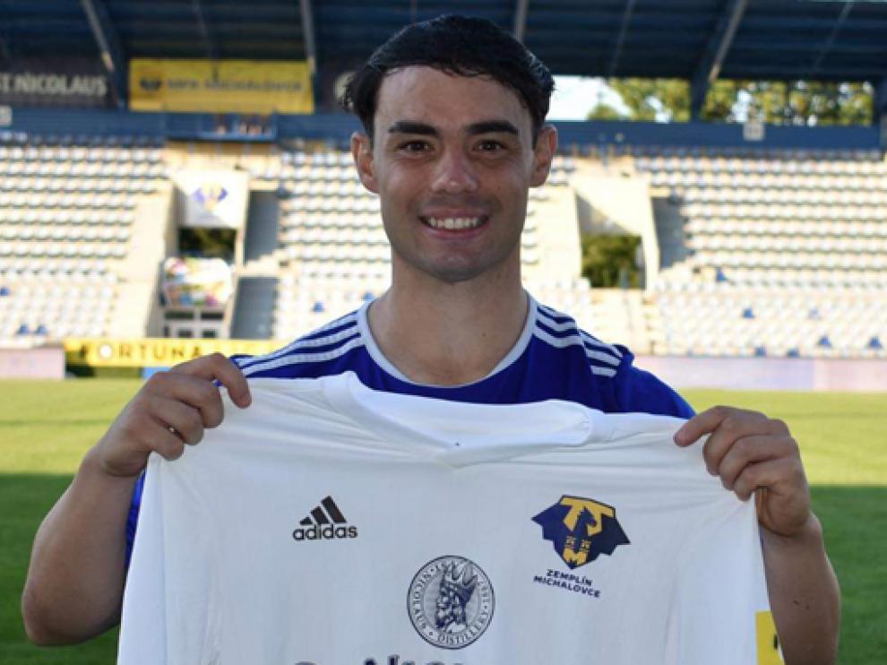 Gállego, con la camiseta de su nuevo club.
