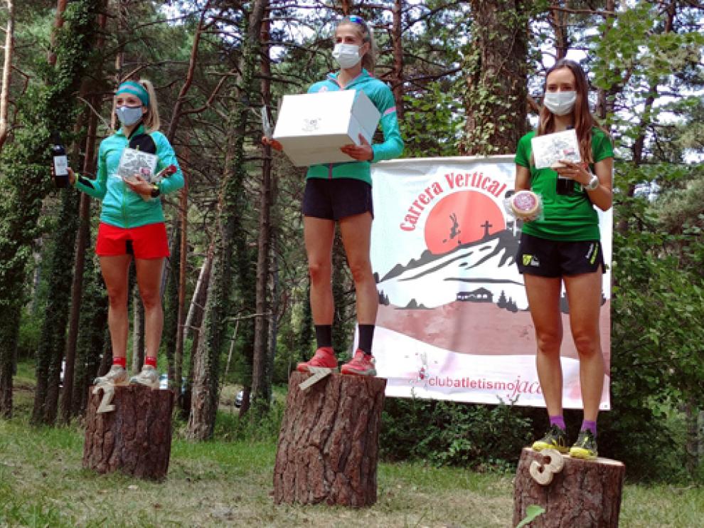 Podio femenino de la carrera.