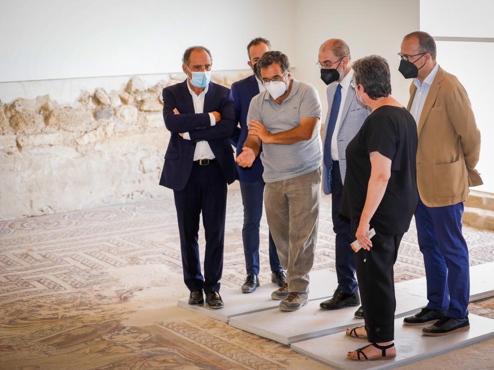 El presidente del Gobierno de Aragón, Javier Lambán, visita el yacimiento de La Malena en Azuara.