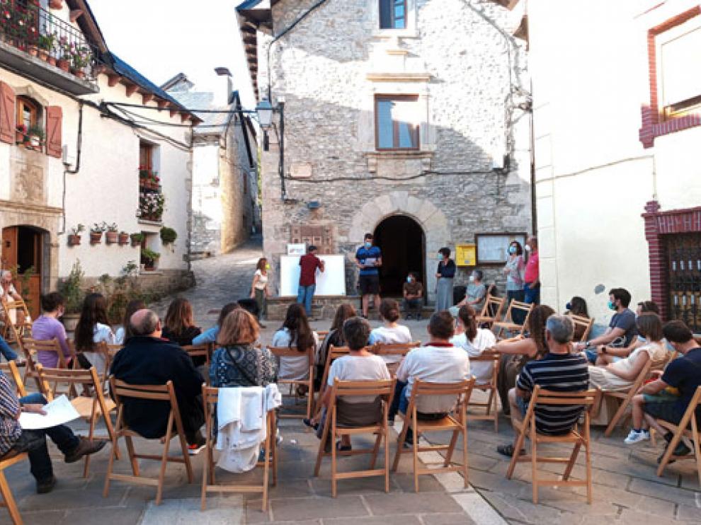 Imagen durante la reunión el pasado lunes en la localidad de Hoz de Jaca.