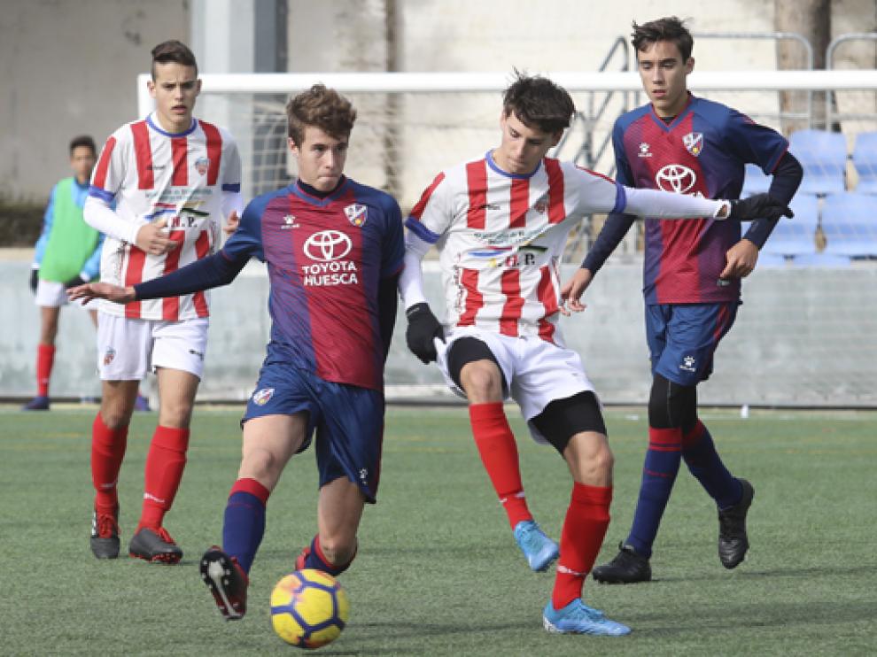 Partido entre la S.D. Huesca y el Monzón Fútbol Base en la categoría División Honor Cadete.