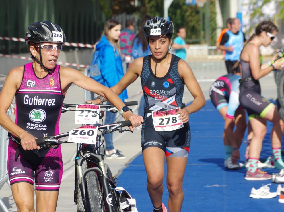Transición entre la bici y la carrera a pie.