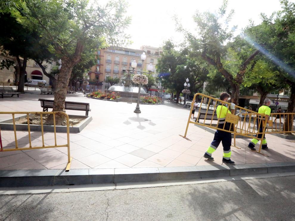 Brigada del ayuntamiento en la plaza de Navarra este miércoles