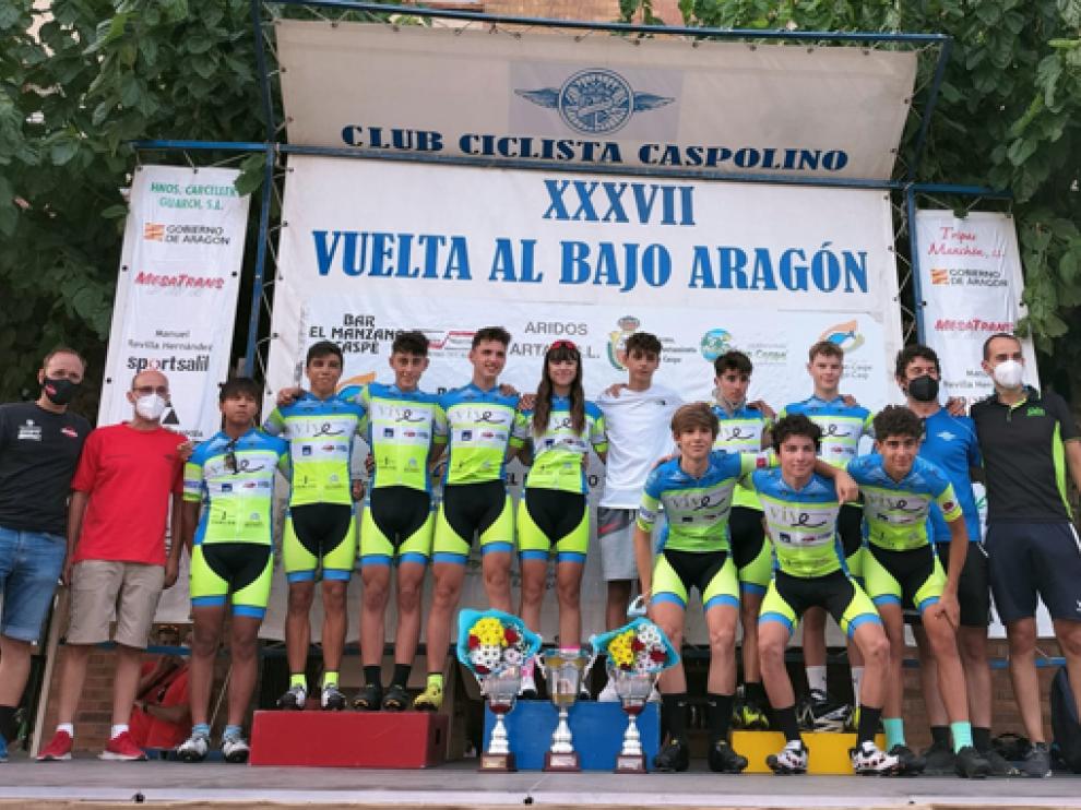 Ciclistas del Vive Huesca La Magia en la carrera celebrada los últimos días.
