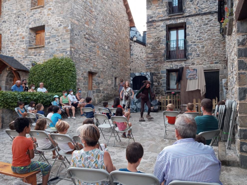 La compañia Tachán Teatro en Piedrafita de Jaca, dentro del ciclo de la Comarca del Alto Gállego.