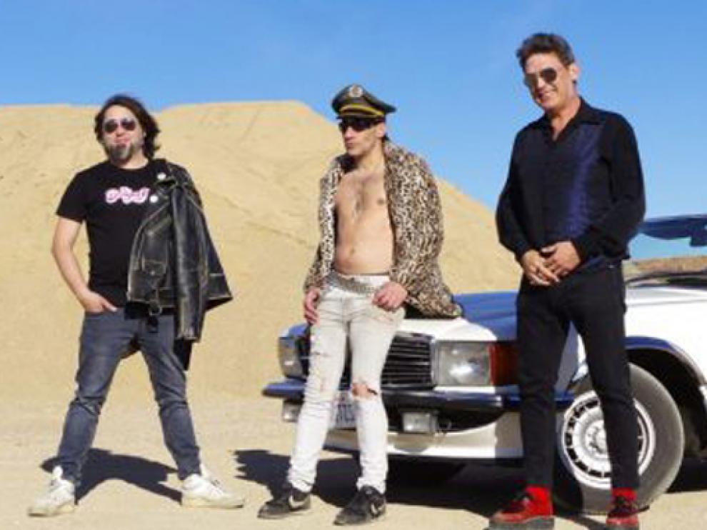 La formación está presentando su primer disco de estudio, que se titula ‘Sois unos idiotas’.