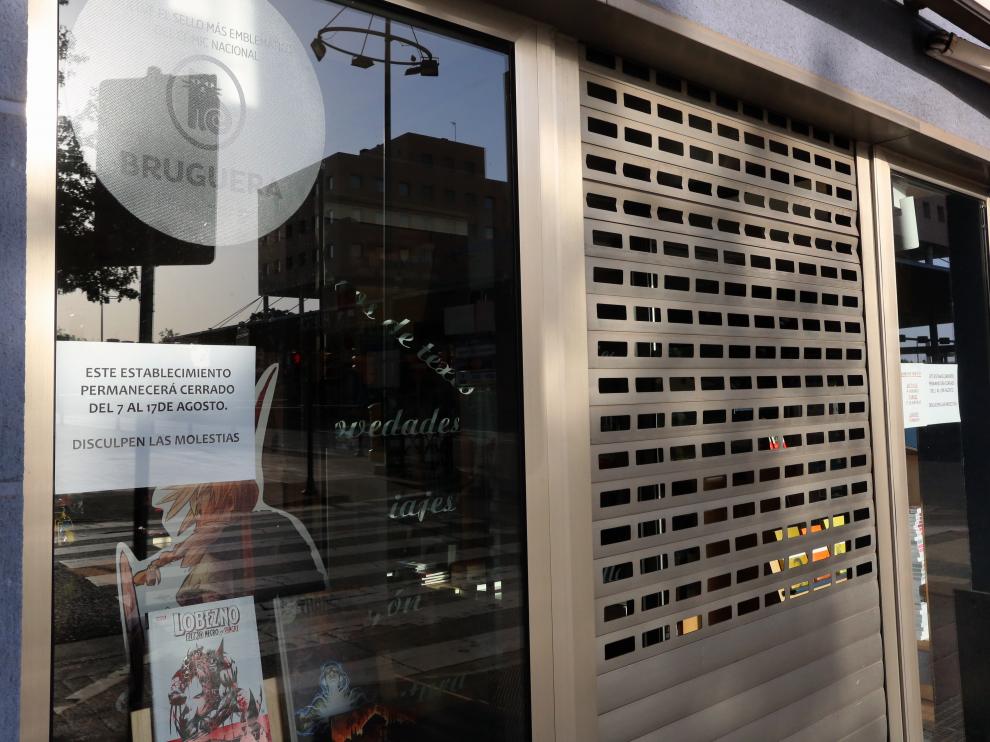Uno de los comercios de Huesca cerrado durante estos días