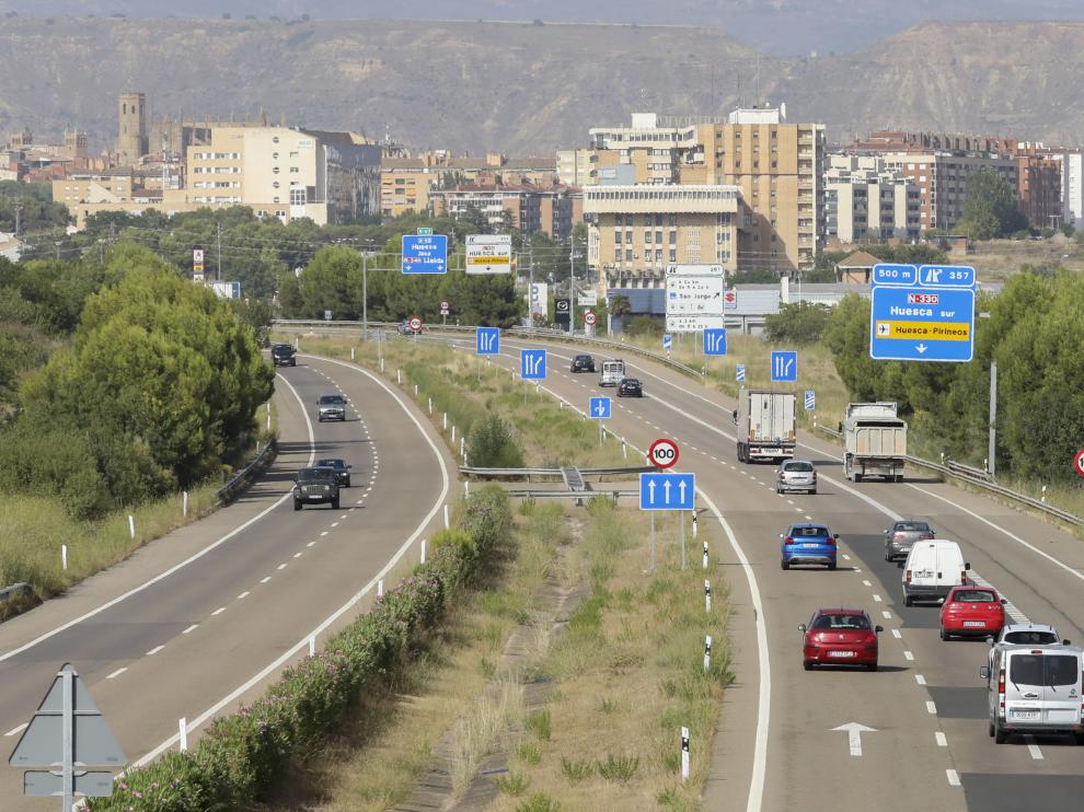 Imagen del tráfico este viernes en la A-23 a su paso por Huesca.