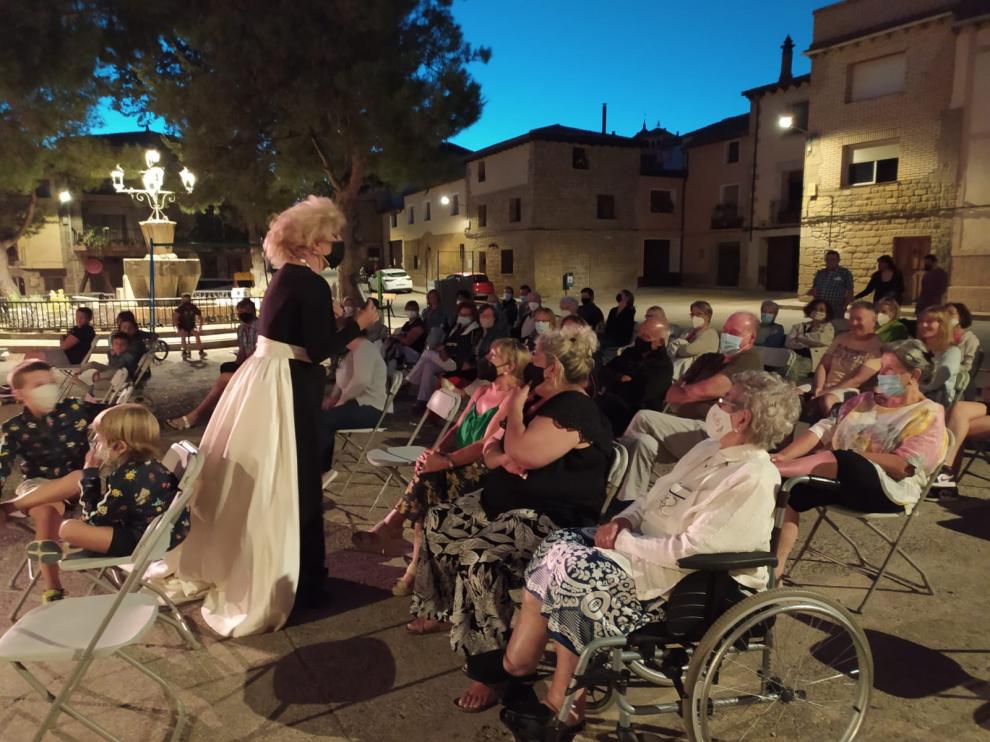 Durante el estreno de la XXVIII Semana Cultural de Biscarrués
