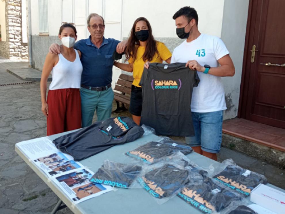 Estos días se venden camisetas solidarias en Campo.