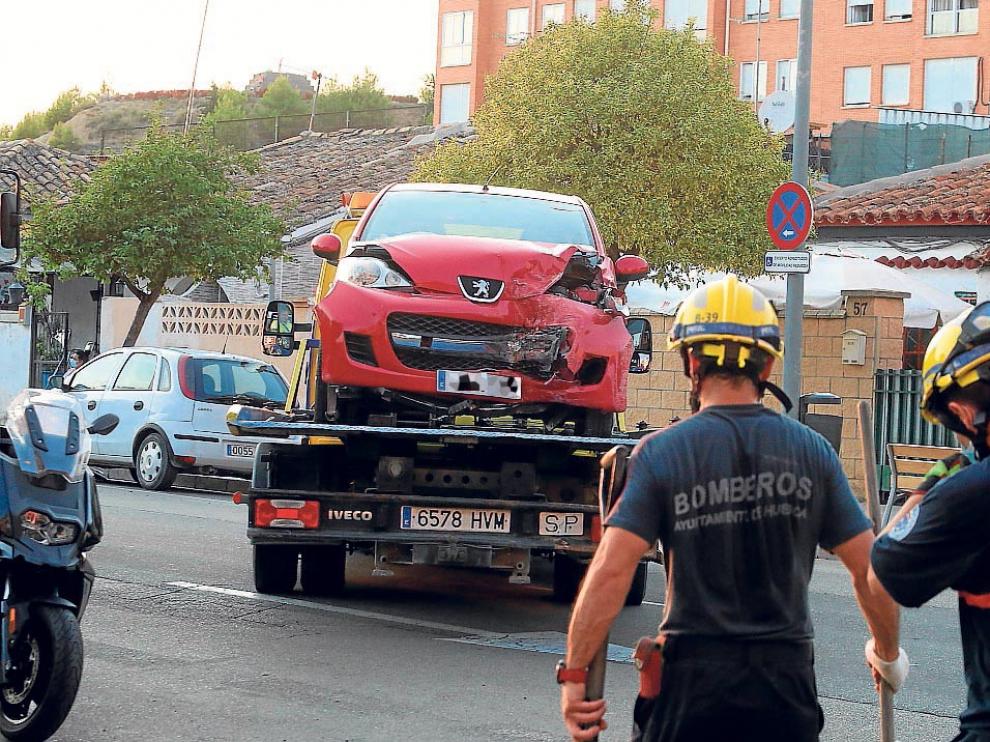 El coche siniestrado ha sido retirado de la zona.
