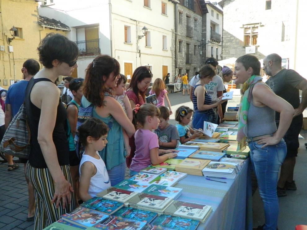 Sandra Araguás, que participó en la última edición de la feria, estará hoy en Villanúa.