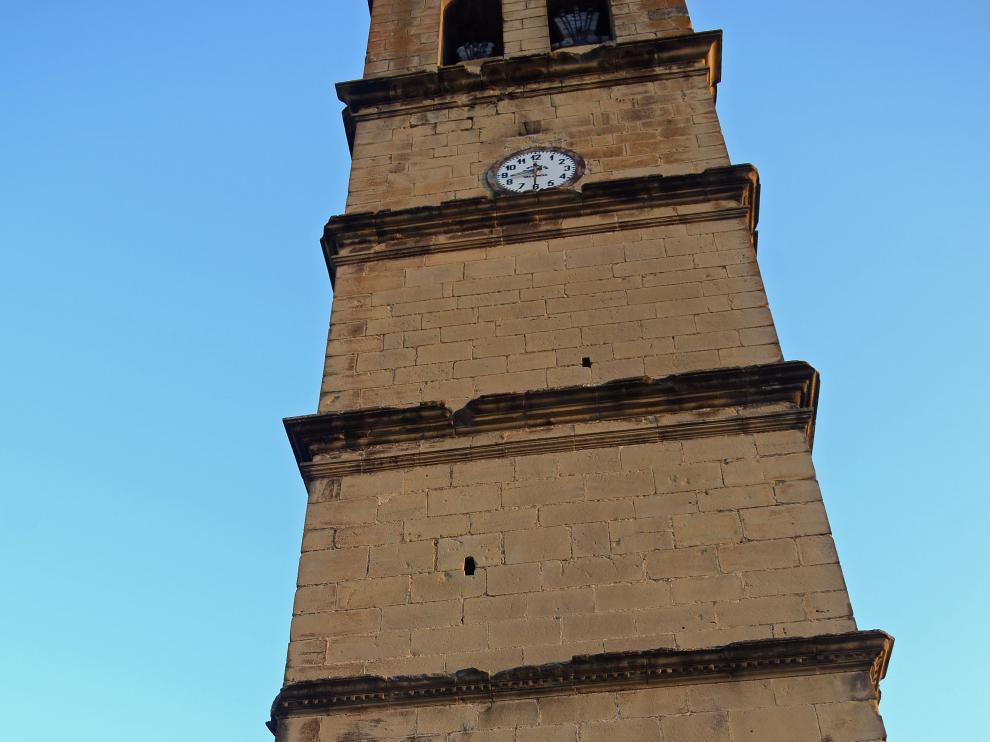 La torre de la iglesia de Agüero, el mejor decorado para la actuación de los franceses Daraomaï