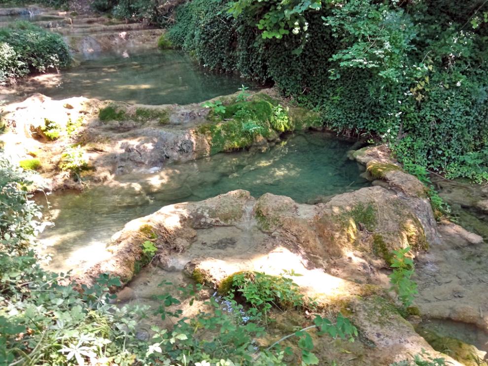 Pozas en el sendero circular desde Campo hasta Biescas, en el Valle de Bardají
