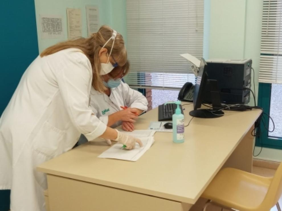 Más de 7.000 enfermeros aragoneses ya pueden recetar medicamentos