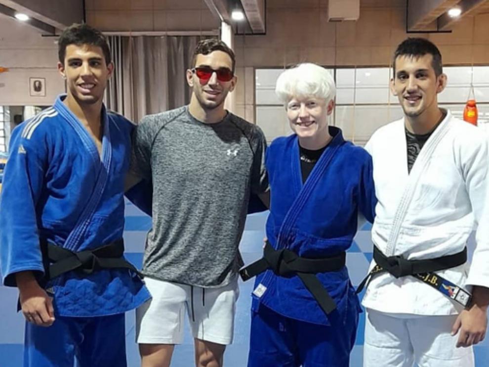 Raúl Clemente, a la derecha, con los representantes aragoneses, con Ibánez segundo por la izquierda.