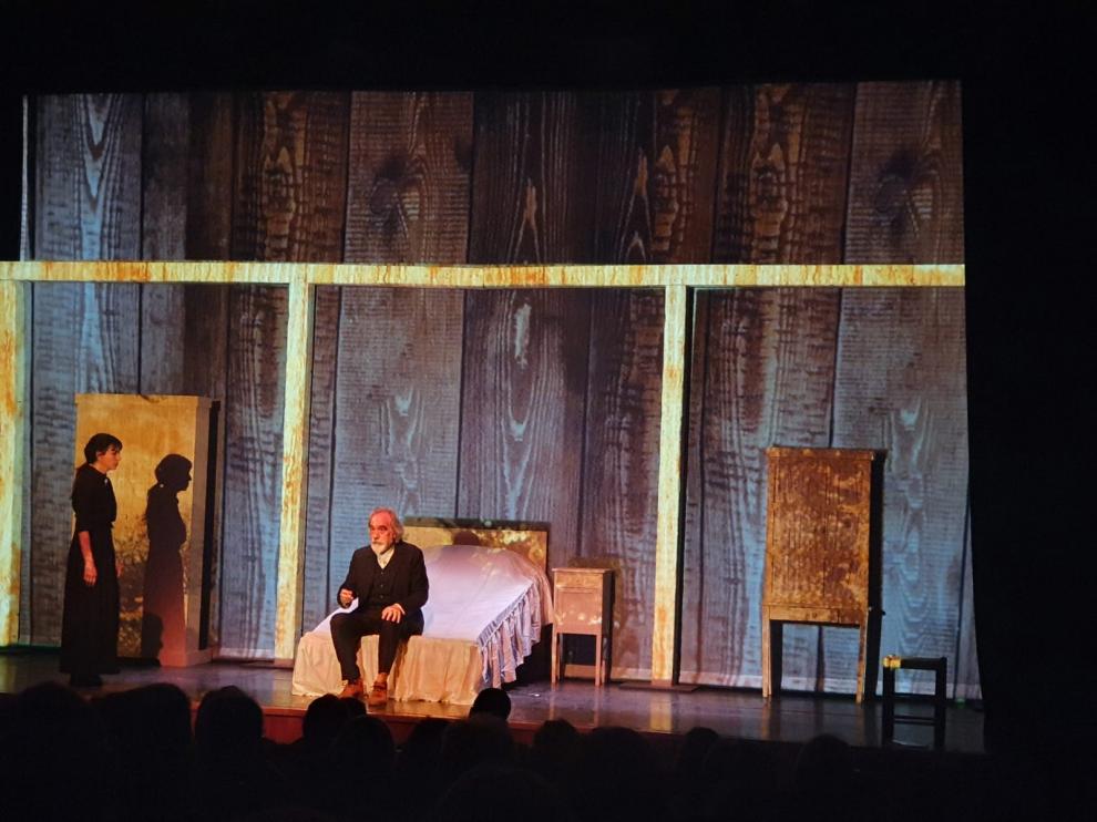Pedro Rebollo y Alicia Montesquiu protagonizan la adaptación teatral de La lluvia amarilla.