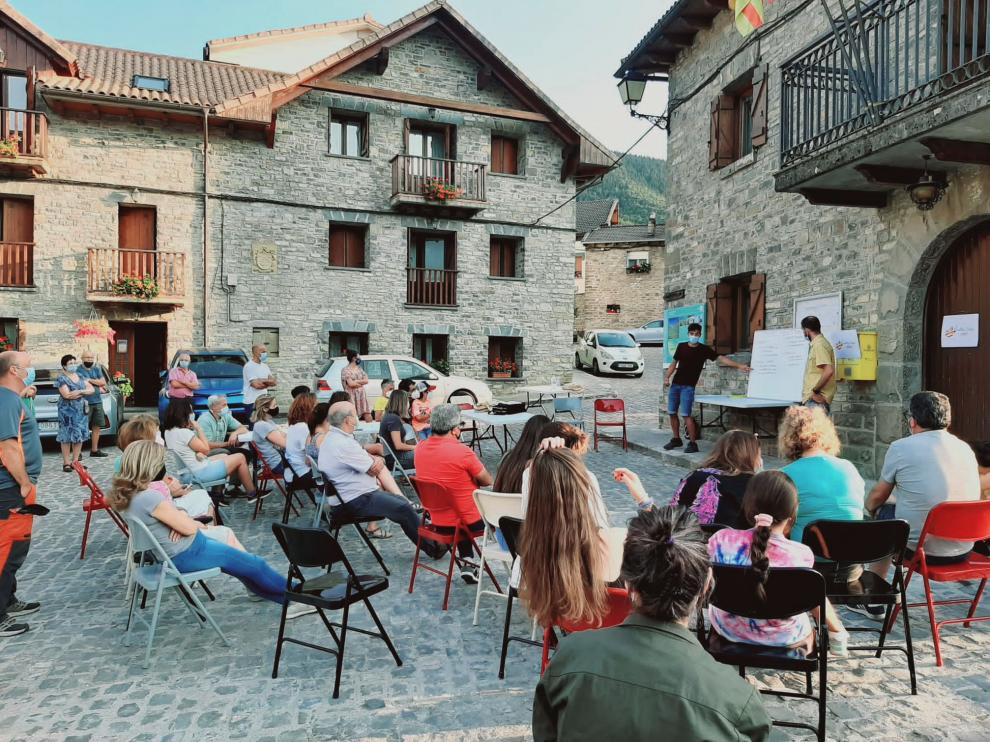 Reunión celebrada en Yésero en el marco del proyecto Empenta tu Pueblo Alto Gállego.