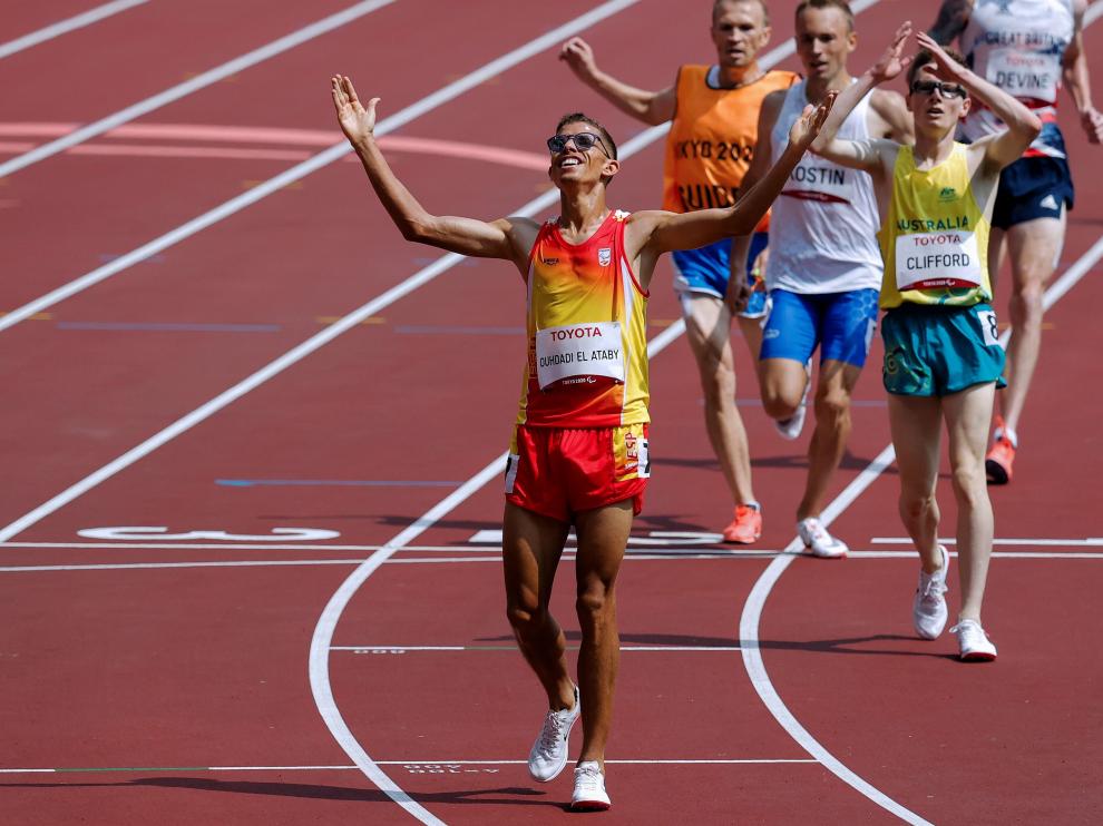El atleta catalán Yassine Ouhdadi se convirtió en uno de los reyes del mediofondo paralímpico español al conquistar la medalla de oro de los 5.000 metros,