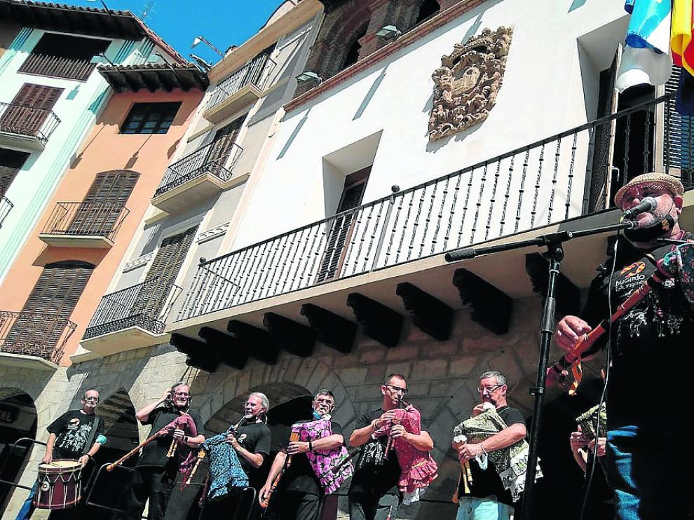 Actuación en la Plaza Mayor de Graus.