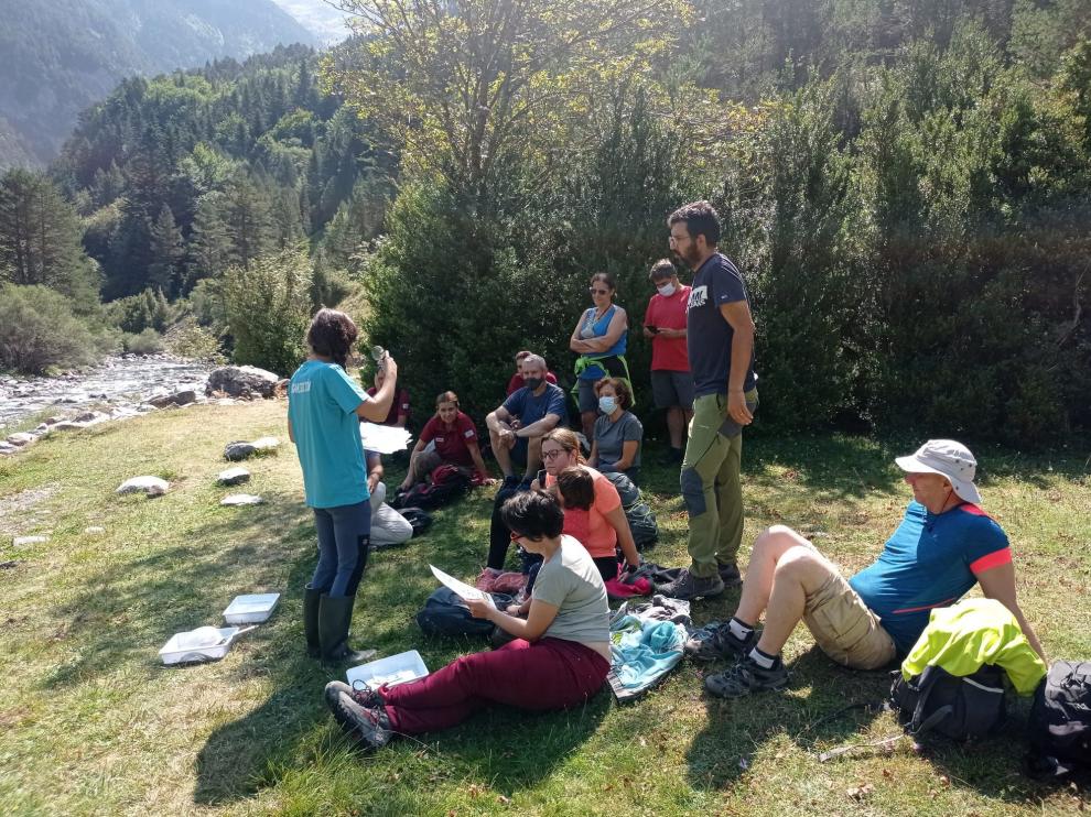 Participantes en la visita al río Ara en el marco de la Jornada “Reserva Natural Fluvial del Río Ara y Arazas”.