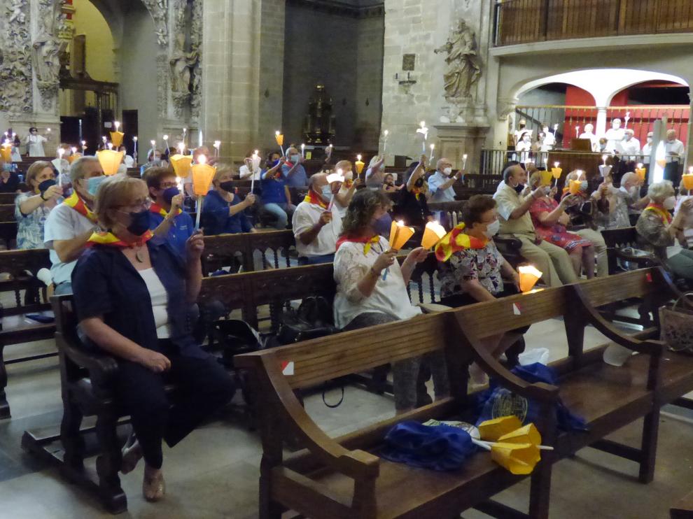 Fieles durante el acto celebrado en la catedral de Barbastro.