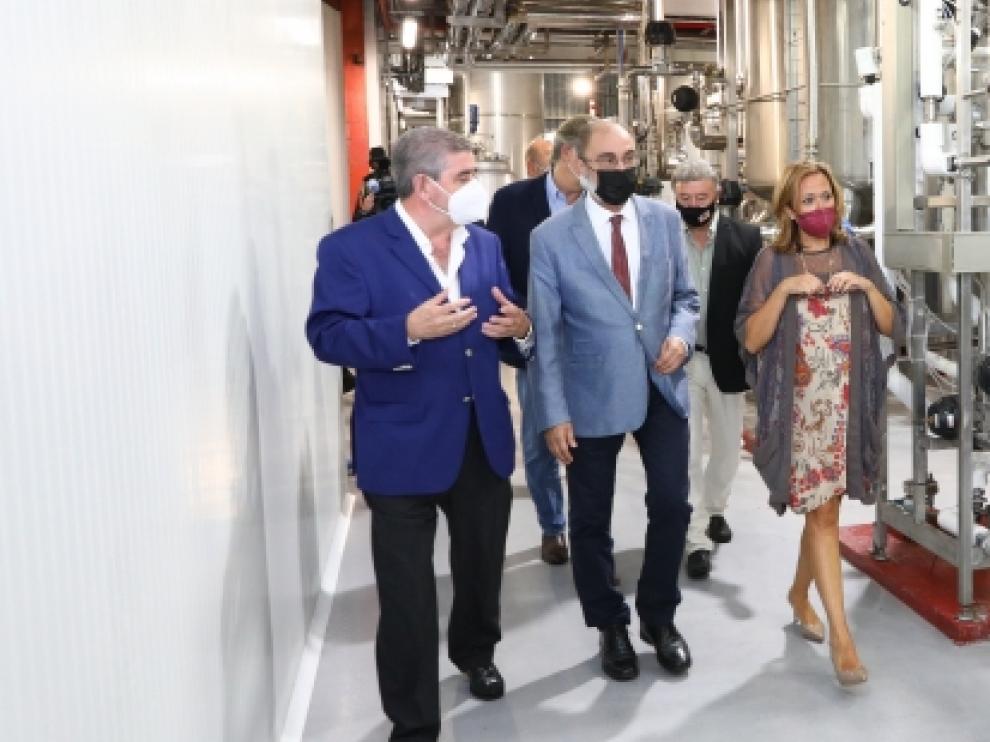 El presidente Lambán, acompañado de Mayte Pérez, visita la empresa Fertinagro en Utrillas